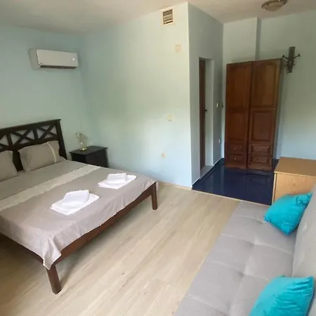 Maxim - Free Parking