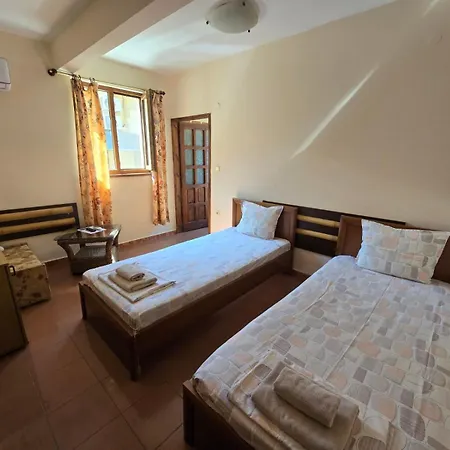 Konukevi Maxim - Free Parking 3*