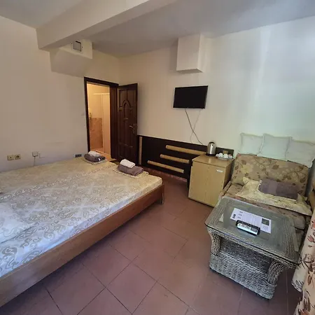 Konukevi Maxim - Free Parking Varna