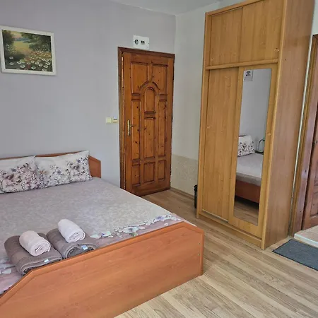 Къща за гости Maxim - Free Parking 3*