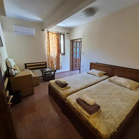 Maxim Guest house 3*